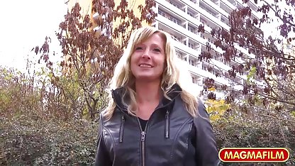 MILF vidio bokep xxx japan Holly Sampson akan lelah di sofa